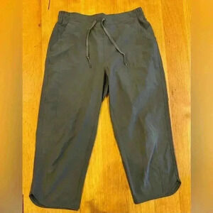 Marika Capri drawstring pants w/ 5 pocket Gray - Size Medium